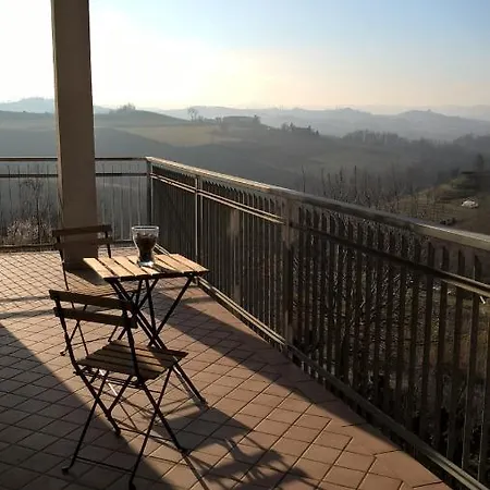 Casa Dusat In Accogliente Edificio Nel Centro Di Monforte Monforte dʼAlba